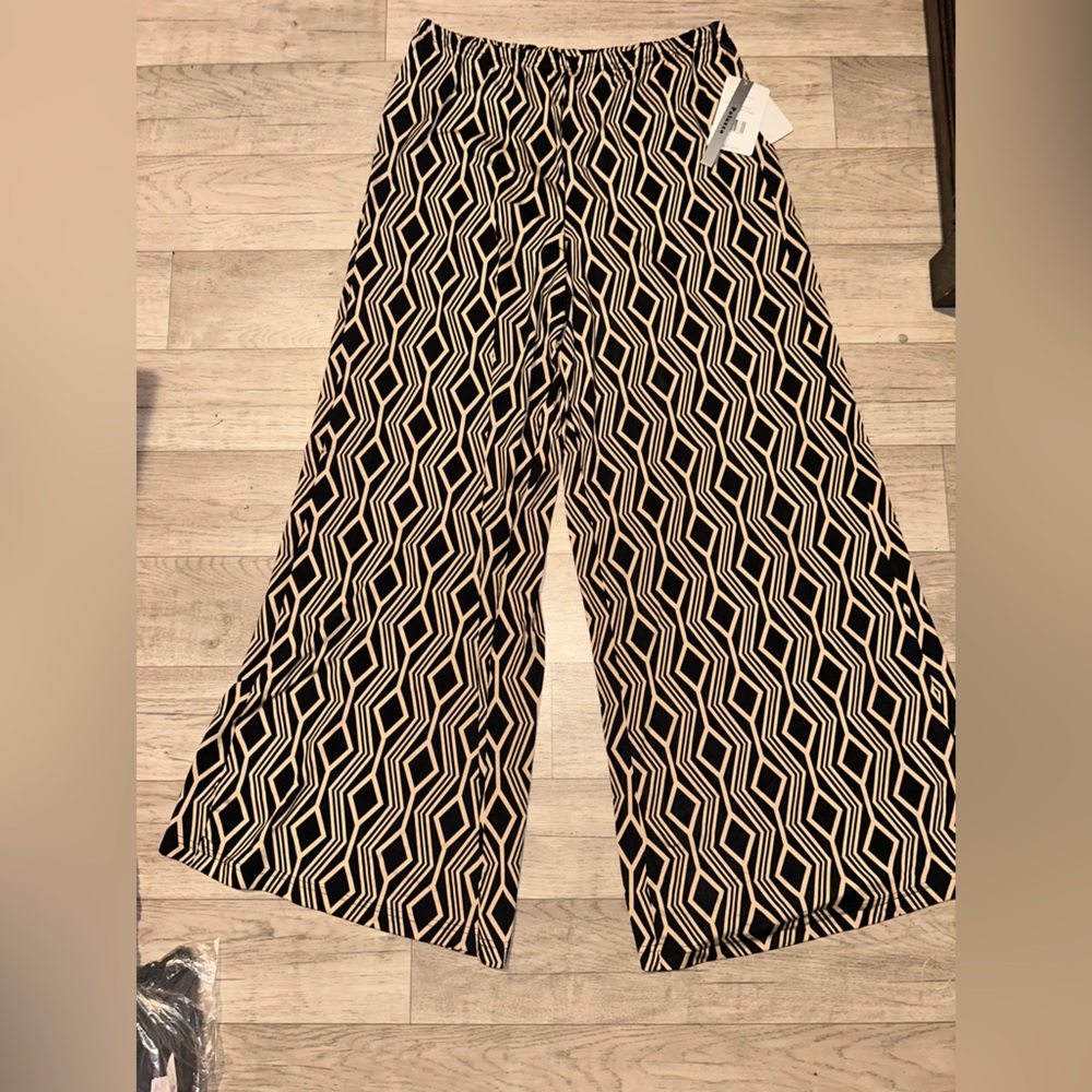 Geometric Black and White Wide-Leg Palazzo Pants